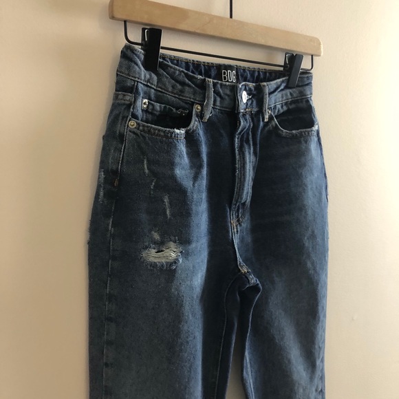 Vtg inspired BDG High Waist Distressed Mom Jeans - Picture 4 of 15